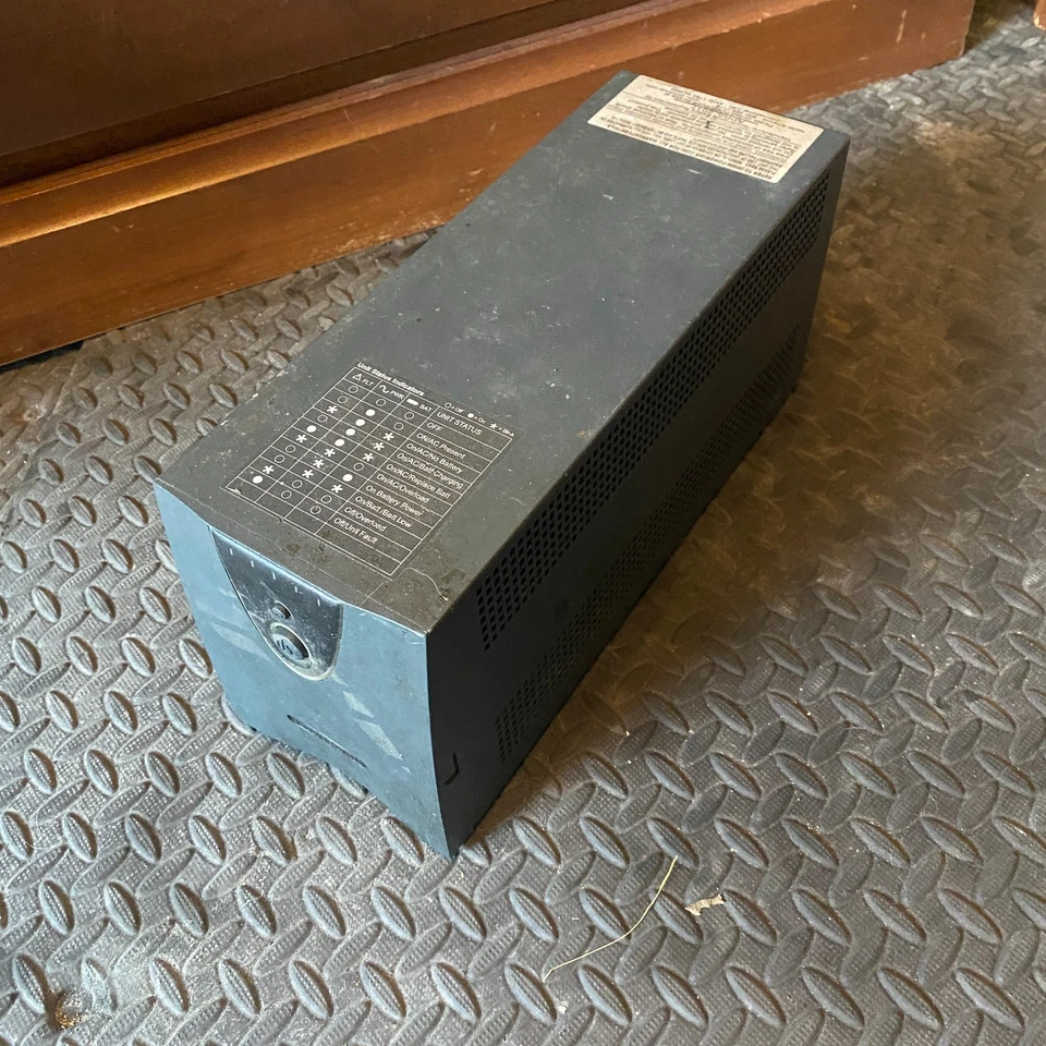 POWERVAR ABCEG251-11 120V Uninterruptible Power Supply Backup (FOR REPAIR) - Image 2 of 4