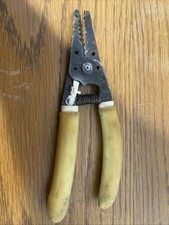 Klein Tools 11055GLW Wire Stripper / Cutter, Glow in the Dark  Used