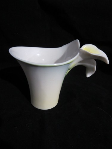Franz Calla Serenity Lily Porcelain Tea Cup & Saucer (s) FZ00736 EUC - Picture 2 of 13
