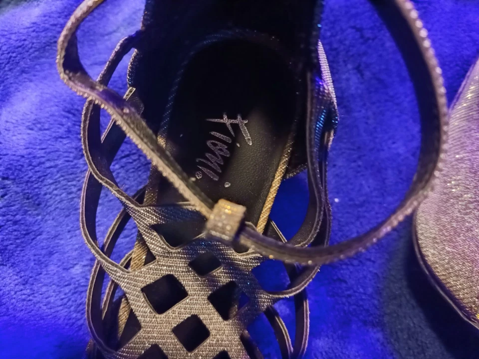 Tacones Fioni oro brillante y plata talla 6,5 usados Foto 4 de 4