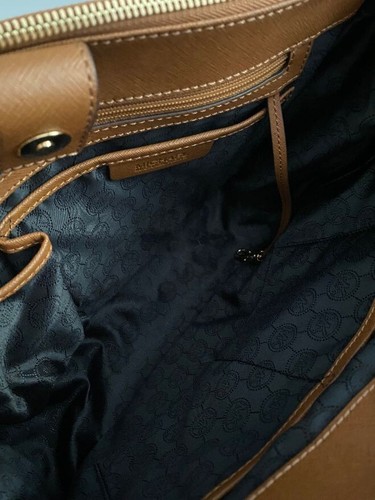 Cartera Michael Kors "Sutton" Rayas Centrales Cuero Saffiano ~ NUEVA con Bolsa para el Polvo~ - Imagen 11 de 24
