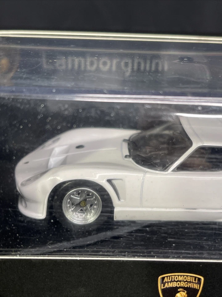 1:43 IXO Lamborghini Miura SVJ Roadster 1981 modelo fundido a presión Foto 3 de 4