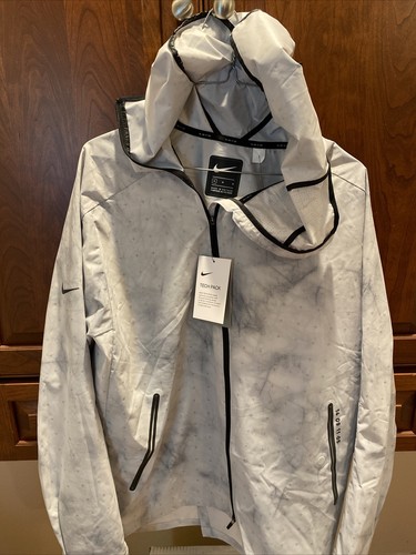 Nike Shield Tech Pack Running Jacket 