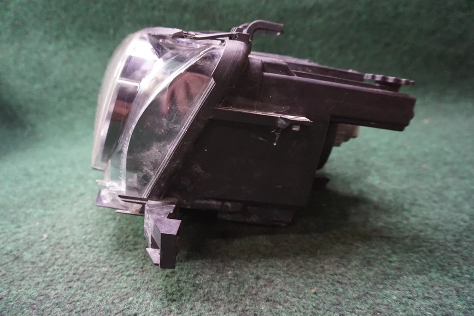 2001 2002 2003 2004 2005 BMW 325I LEFT Head Light OEM 130562177 - Image 2 of 4