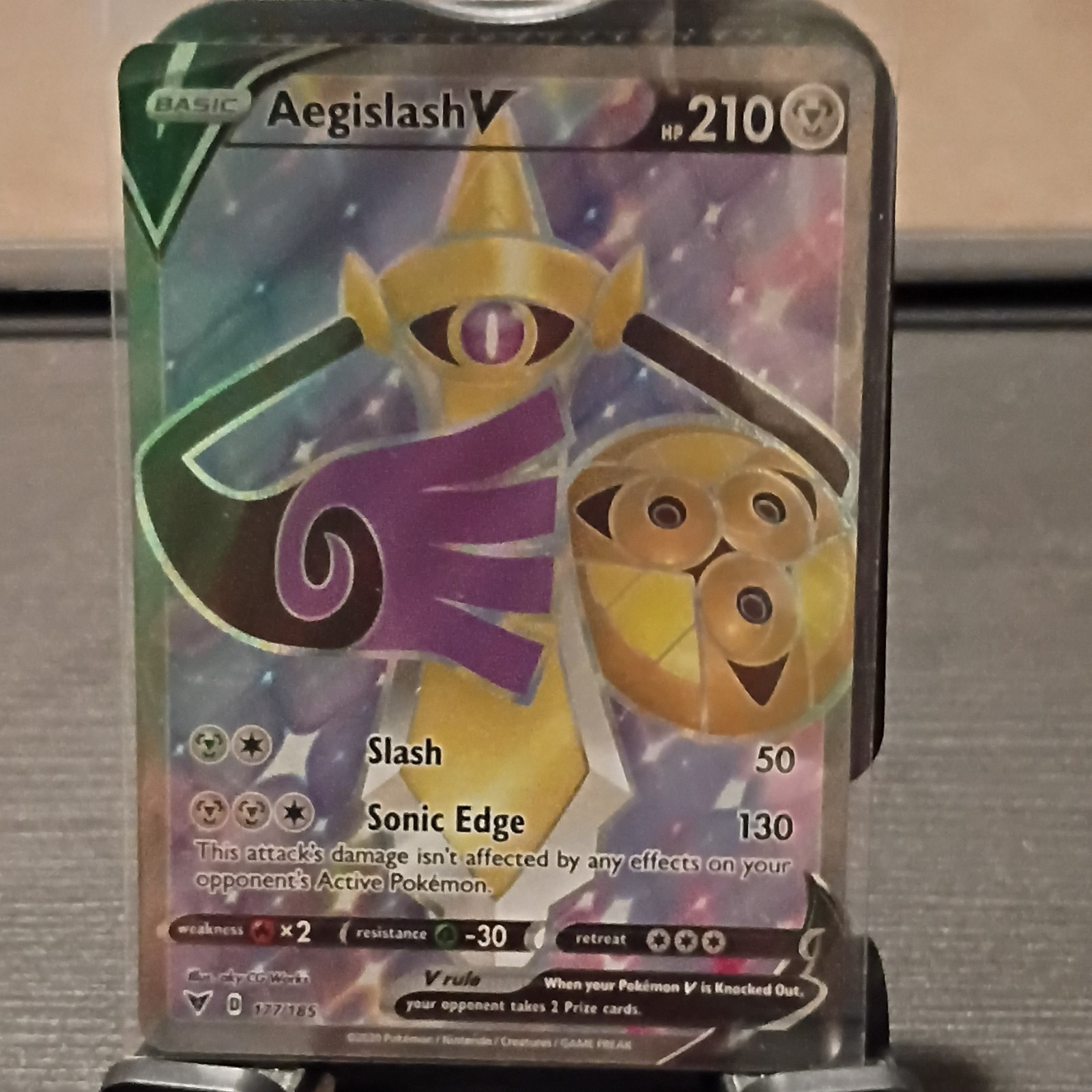 The Pokémon Company Aegislash V 177/185 Vivid Voltage Ultra Rare Holo Eng 210HP