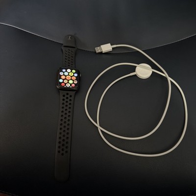 Apple Watch SE Nike 44mm Space Gray Aluminum Black Sport. 