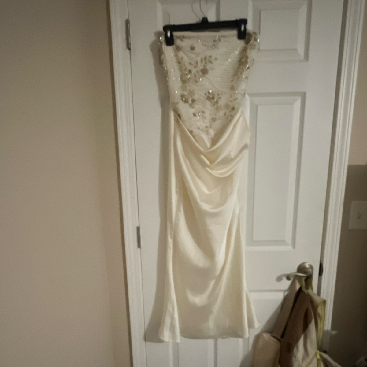 Windsor Ivory Beaded Strapless Sleeveless Long Gown Dress Size M Windsor Ivory Beaded Strapless Sleeveless Long Gown Dress Size M