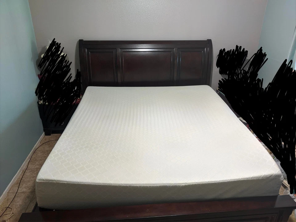 Colchón Ashley Chime de felpa de espuma viscoelástica King de 12 pulgadas Foto 2 de 4