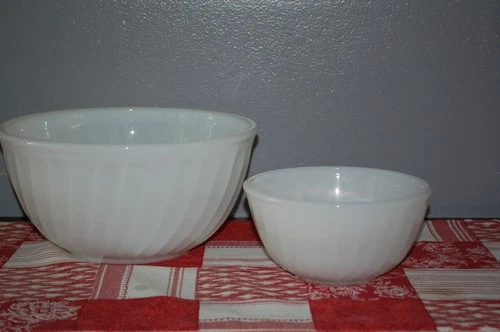 2 VINTAGE ANCHOR HOCKING FIRE KING MILK GLASS SWIRL DESIGN BOWLS 9" AND 6"
