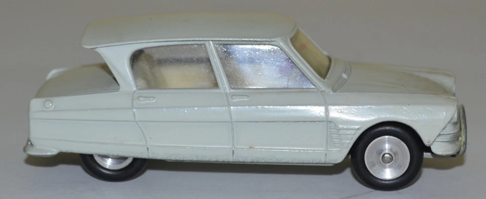CITROEN AMI 6 / SOLIDO MODELS 1/43 / FRANCE / Off White - Light Blue -Very Nice - Image 3 of 4
