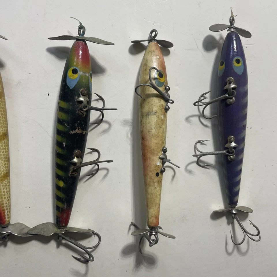 Cinco señuelos de pesca vintage de caballo diablo  Foto 3 de 4
