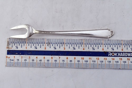 Tenedor de oliva William & Mary by Lunt de plata esterlina 5 1/2" sólido 2 puntas 0,56 oz. - Imagen 3 de 7
