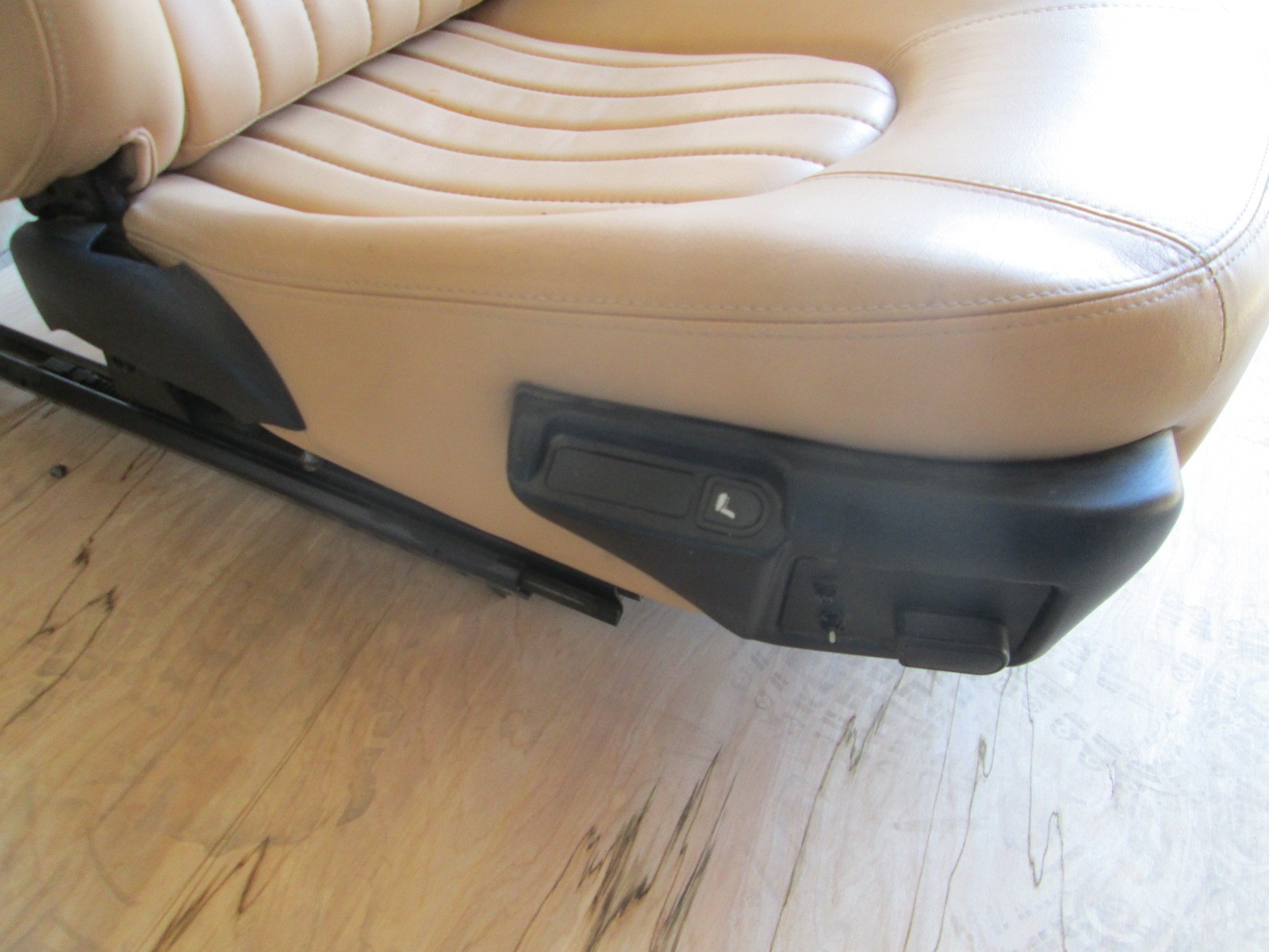 Maserati Coupe - RH / Passenger Seat w/ Rails / Guides Beige # 9811008
