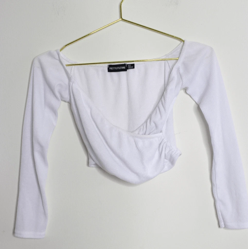 white long sleeve crop top plt