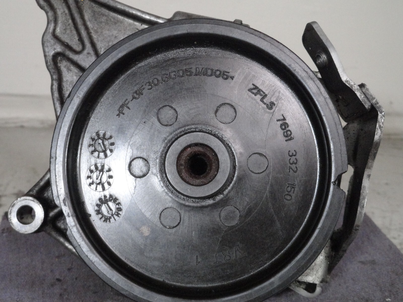 Mercedes-Benz Hydraulic Power Steering Pump A0074660701 7695955150 