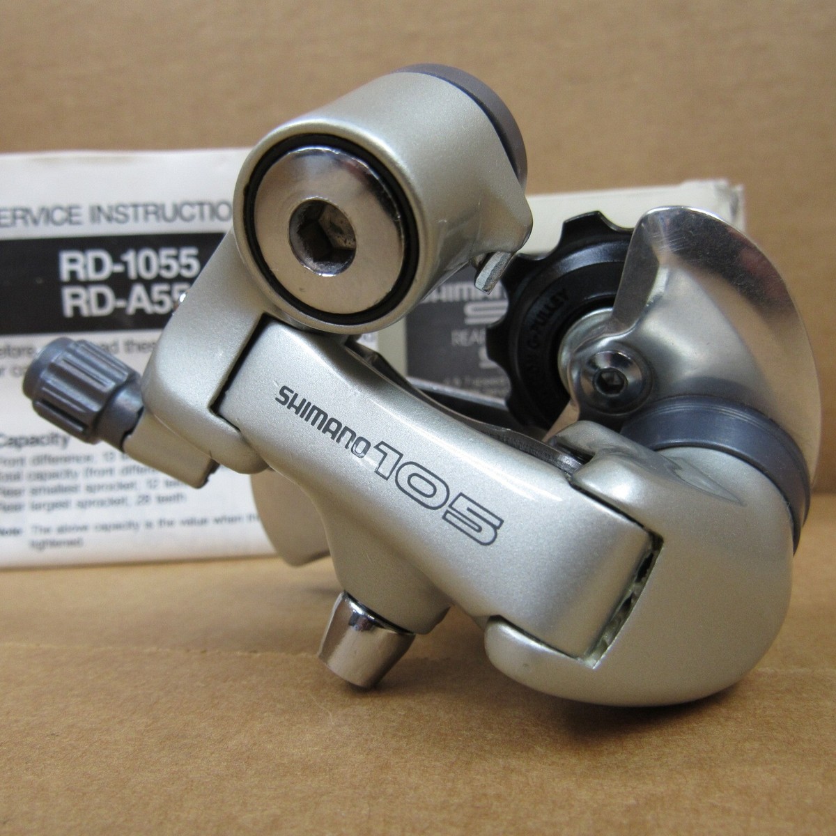 Ancien dérailleur arrière Shimano 105 RD-1050 patine cage
