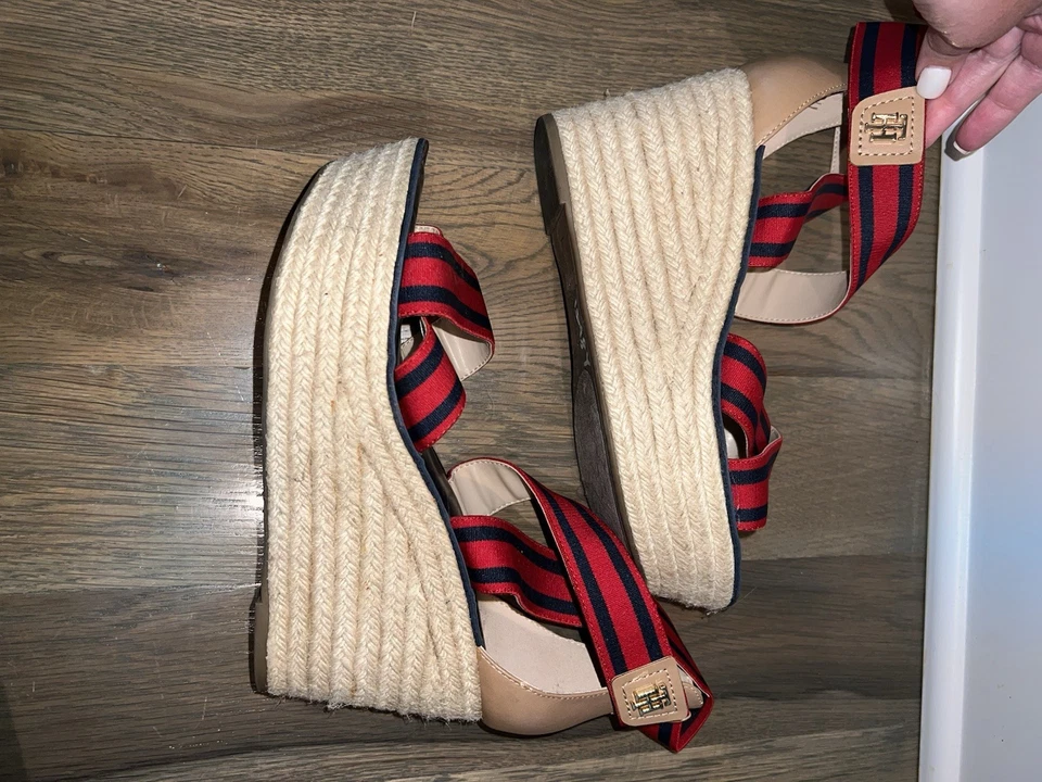 惊人的 Tommy Hilfiger 红色、海军蓝、棕褐色 Yute Espadrilles 坡跟凉鞋 美国 10 码 — 第 3/4 张图片