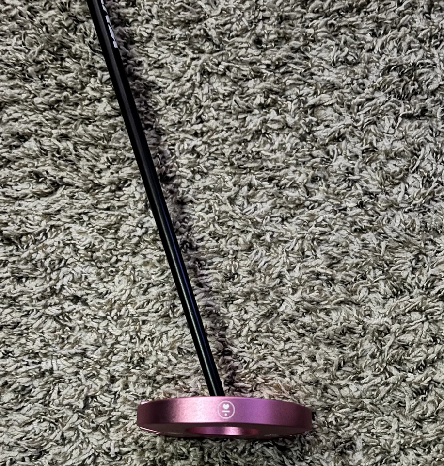 L.A.B Golf df3 34” putter rosa con eje acrra negro y agarre blanco Foto 4 de 4