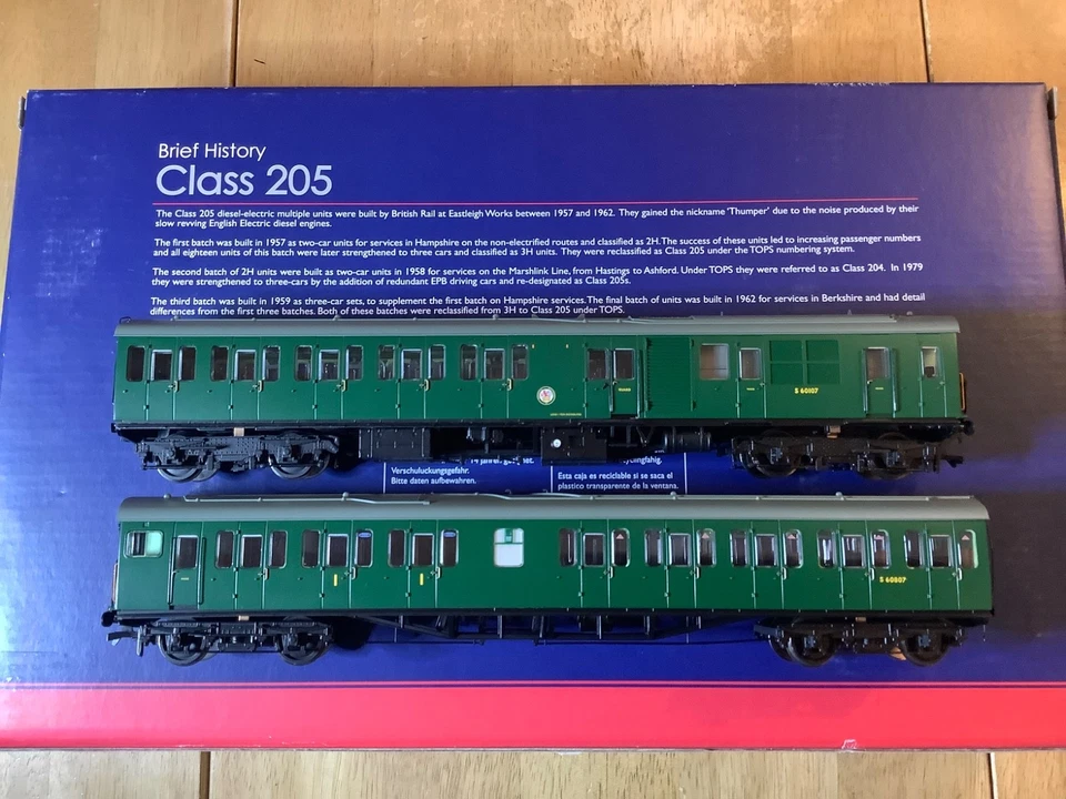 Bachmann Kernow L/Edition 31-236Z BR Green Class 205 Thumper 2 Car DEMU 1108 - Image 2 of 4
