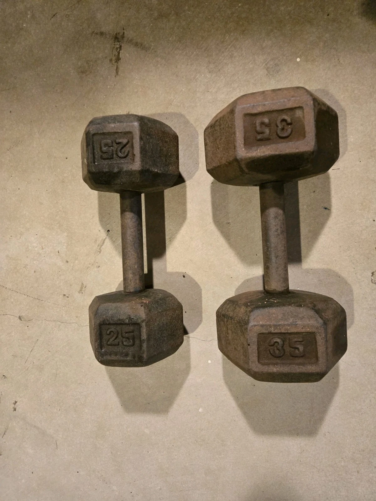 Set of 2 Vintage Cast Iron Dumbbells (35) (25), 60lb Total