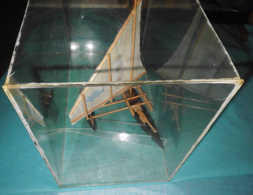 Alte Graupner Model Nr.2084 "Insulano Einbaum Auslegerboot mit Plexiglas Vitrine - Bild 12 von 12