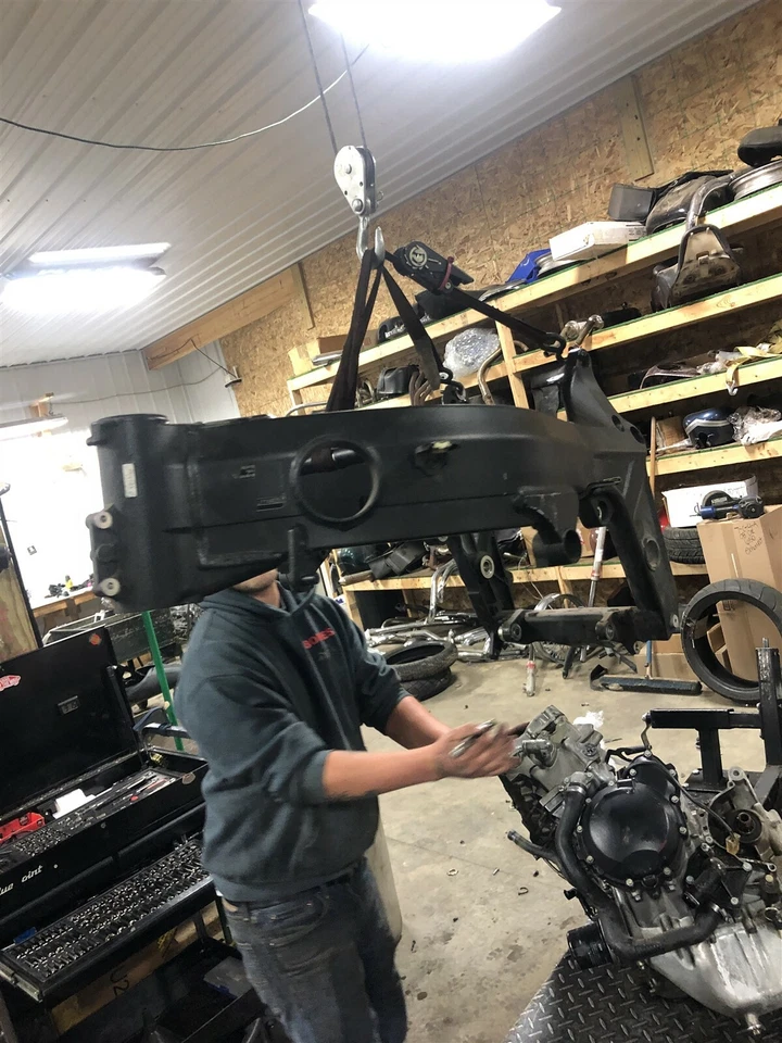 01 chassi de quadro Triumph TT600 TT 600 - Imagem 3 de 4