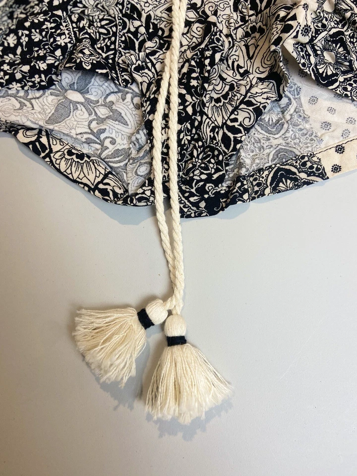 Bebop Clothing Pantalones Cortos Fluidos Blanco y Negro Cintura Elástica con Bolsillos Talla M Foto 4 de 4