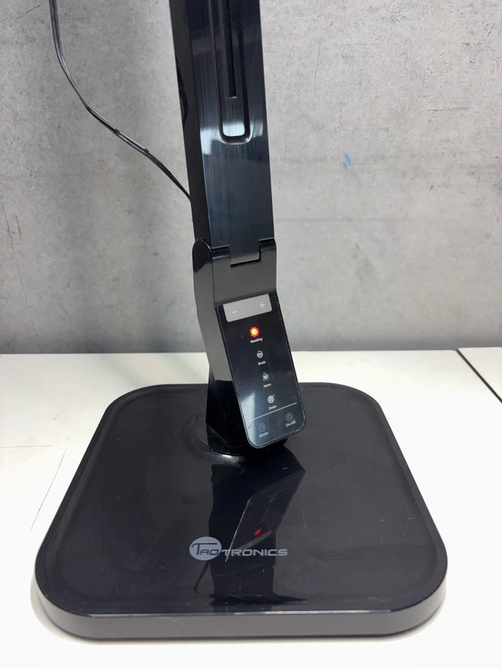 Lámpara de escritorio LED TaoTronics TT-DL01 ~ Puerto de carga USB incorporado ~ Negra Foto 2 de 4