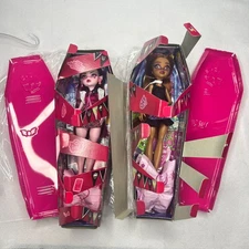 2 Monster High Buried Secrets Mystery Dolls New Open Draculaura Clawdeen Wolf