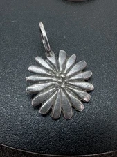 Sterling Silver Silpada Flower Pendant Retired 1.25” Tall And 3.4 Grams Daisy 🌼