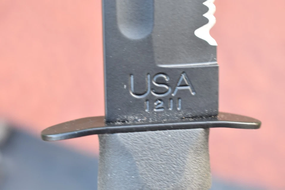 CUCHILLO DE COMBATE MILITAR KABAR HECHO EN ESTADOS UNIDOS GOMA NEGRA USMC BONITO 1211 (27094) Foto 3 de 4