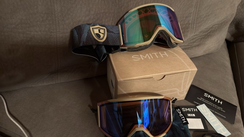 NEW smith squad mag goggles Ski Snow Snowboard Chromapop High Fives RARE Limited