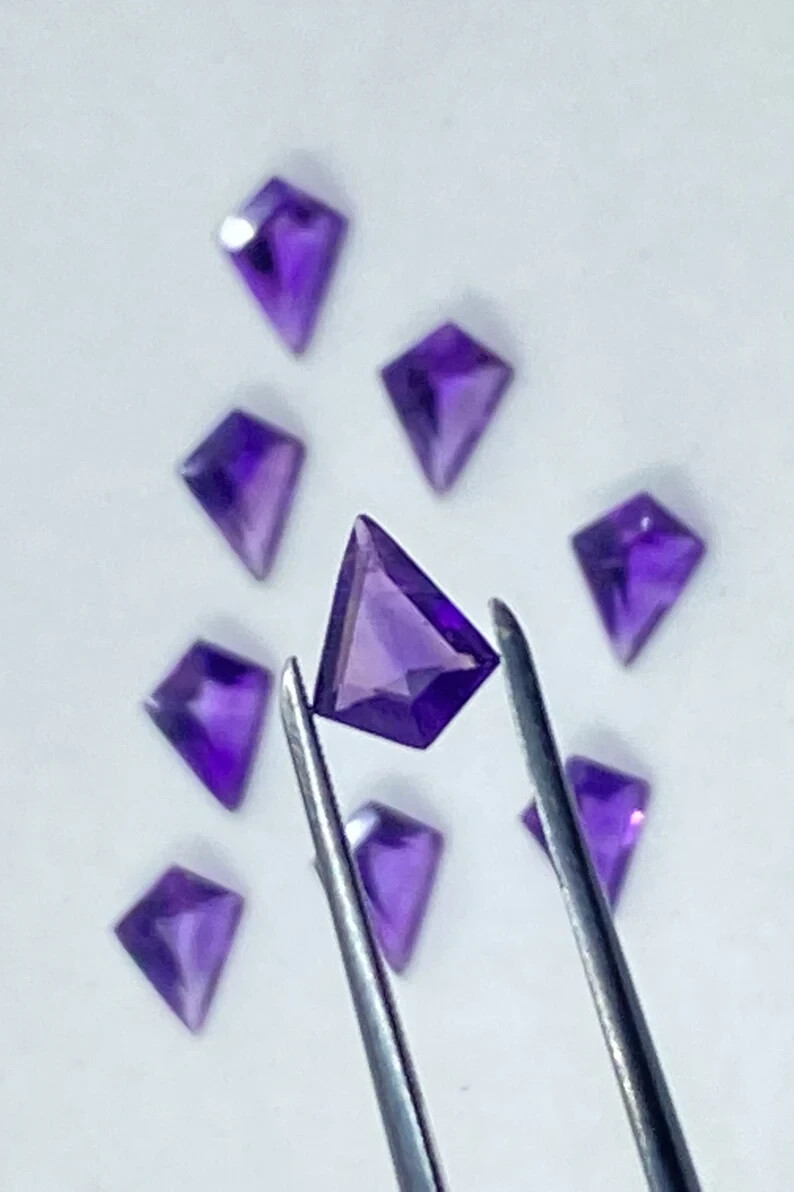 [WHOLESALE] NATURAL AMETHYST FACETED KITE SHAPE LOOSE GEMSTONE