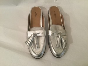 vionic reagan tassel mule