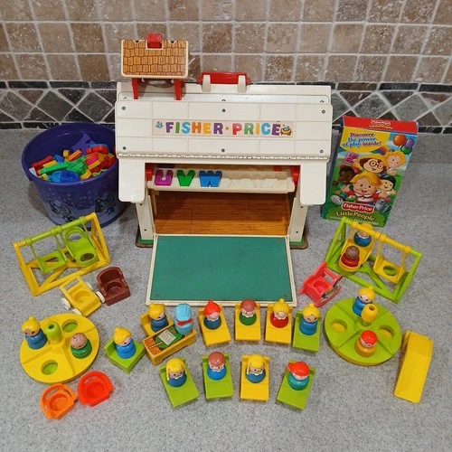 Vtg 1971 Fisher Price Little People LOT! School House, 17 Ppl, Xtra Desks...pics