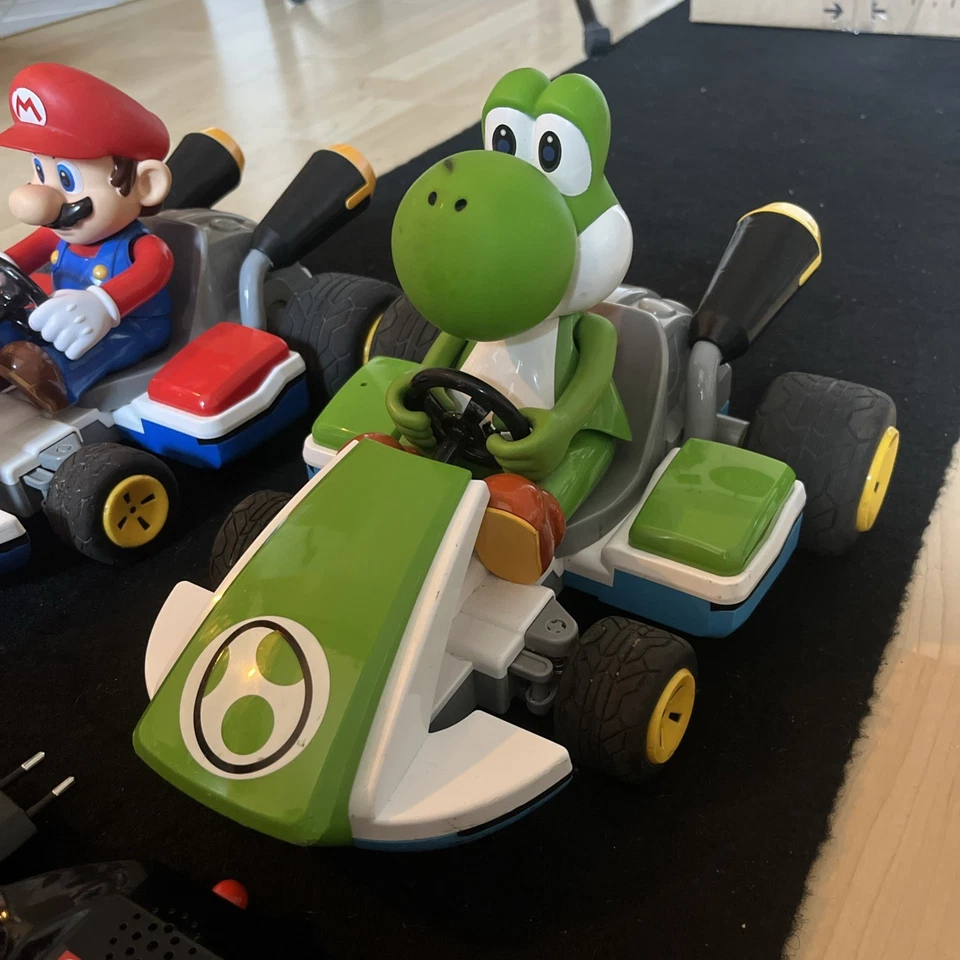 Carrera RC Maio und Joshi Cart mit Fernbedienungen und Akkus - Bild 4 von 4