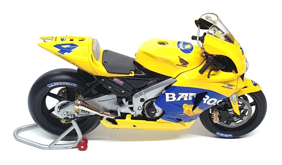 Minichamps escala 1/12 122 051004 Honda RC211V A. Barros MotoGP 2005 amarillo/azul Foto 4 de 4