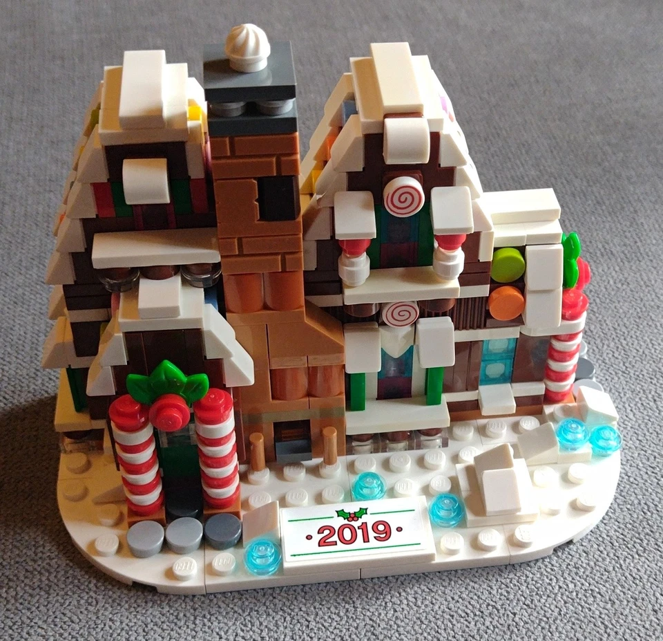 LEGO 40337 Mini Gingerbread House, photo 1 of 5