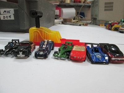 Mattel Hot Wheels. 7 Modellautos + Startrampe, 1990-2003.