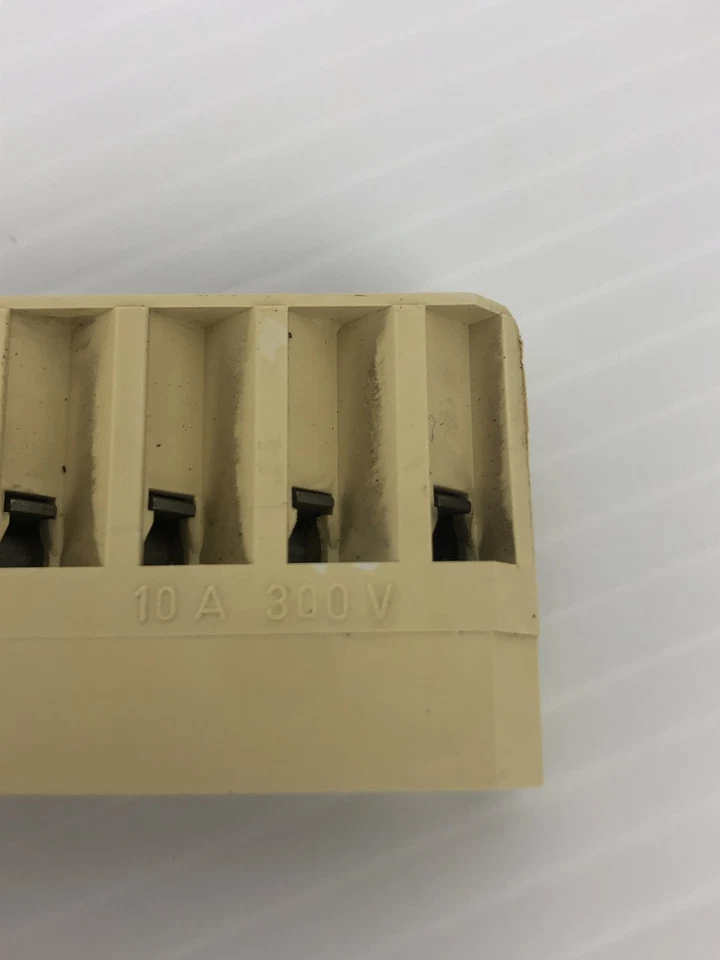 Gould Modicon MA-8202-002 Terminal Blocks 300V 10A - Lot of 10 - Image 3 of 4