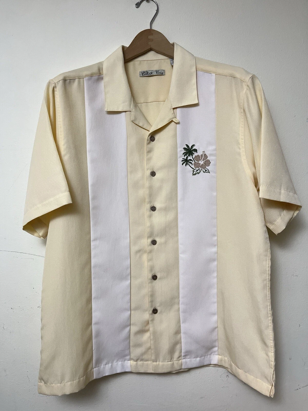 Batek Bay Button Up Shirt Men’s Size Large Tropical Theme Embroidered