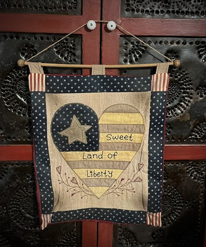 Primitive Patriotic Sweet Land of Liberty Grubby Primitive Stained Quilt Wall - 第 1/17 張圖片
