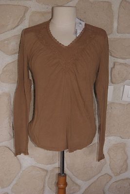 Haut marron neuf taille 44 marque CAP JULUGA étiqueté à 99