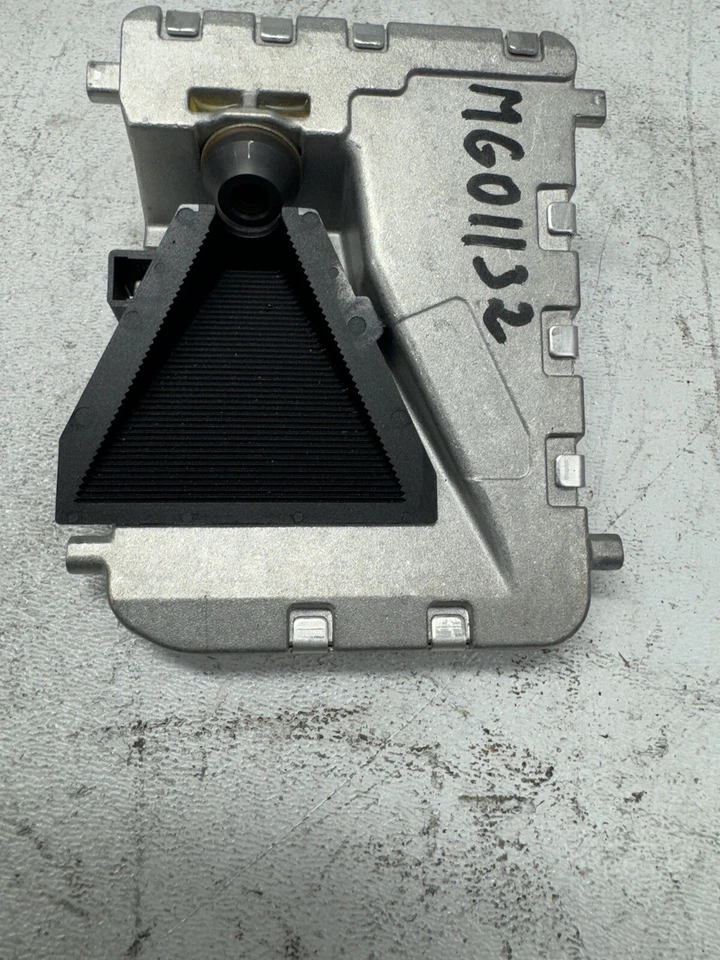 2014-2015 MERCEDES S550 W222 FRONT WINDSHIELD LANE DEPARTURE CAMERA CONTROL UNIT - Image 3 of 4