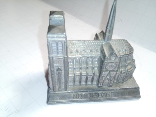 Notre-Dame of Paris Church Cathedral Metal Souvenir Paperweight 3" x 1.5" x 3" - Picture 7 of 11