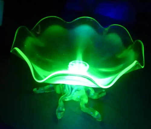 Victorian Vaseline Uranium Glass Bonbon Dish with Tree Legs Possibly John Walsh - 第 4/4 張圖片