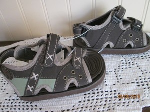boys sandals size 10