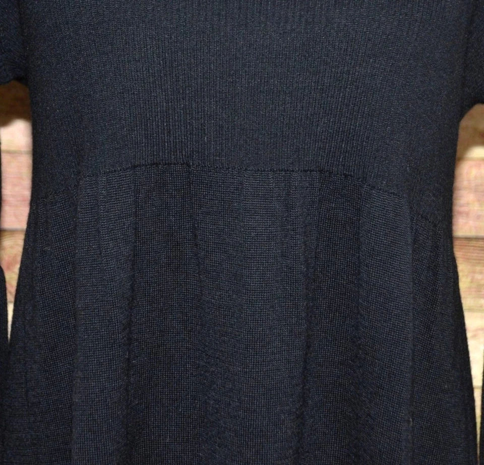 Vestido midi suéter calce y acampanado negro talla S lana merino Calvin Klein para dama Foto 3 de 4