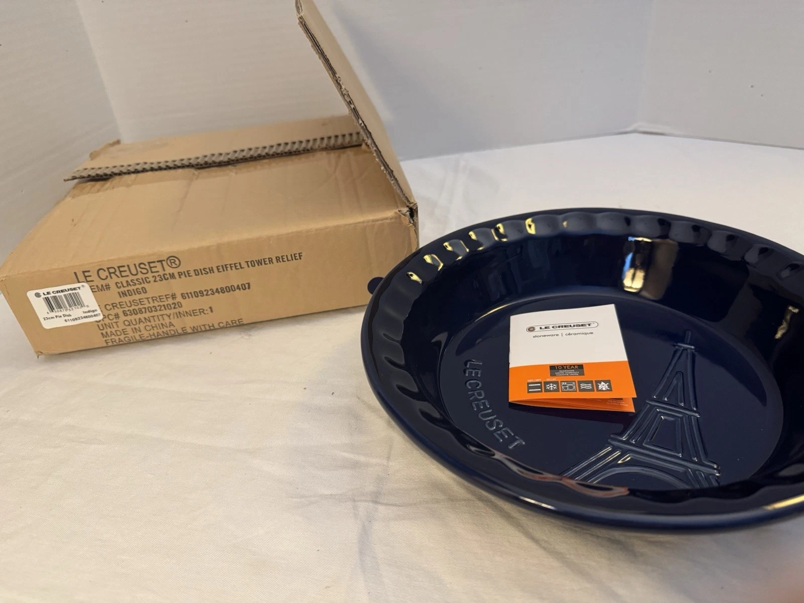 Le Creuset Eiffel Tower Classic 23 Cm Pie Dish In The Color Indigo ￼NIB