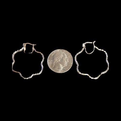 Vintage 925 Mex Sterling Earrings.  Flower Hoops. Makes a Great Gift. - Picture 6 of 7
